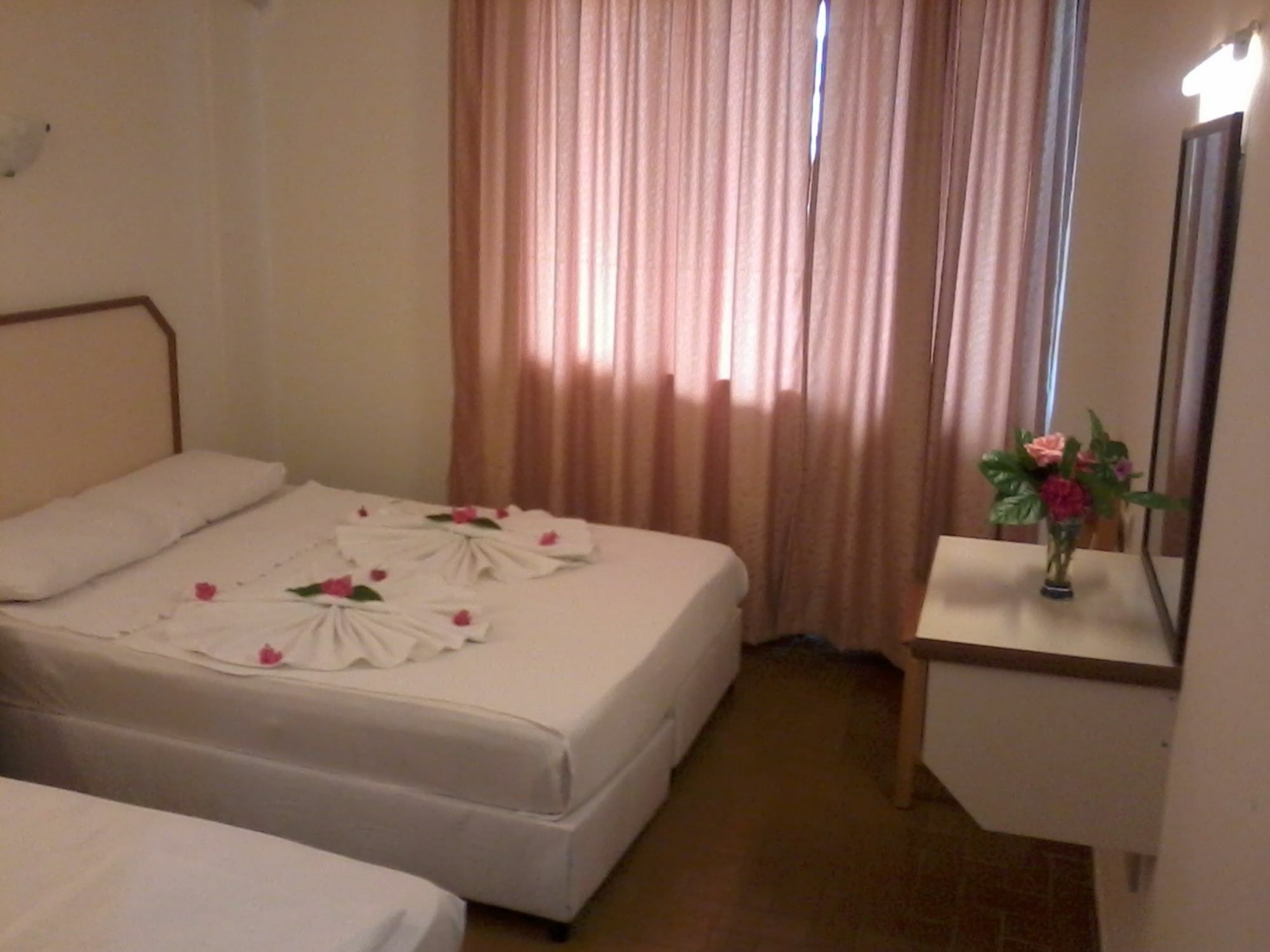 Unver Hotel مرمريس المظهر الخارجي الصورة